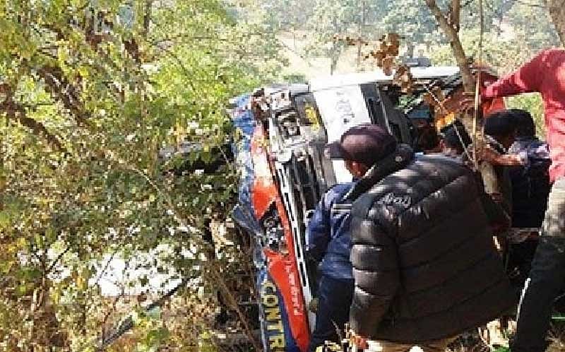 The vehicle was carrying 37 people, with 22 killed at the scene and another in a nearby hospital. Fourteen people were treated for injuries. (Image: Twitter)