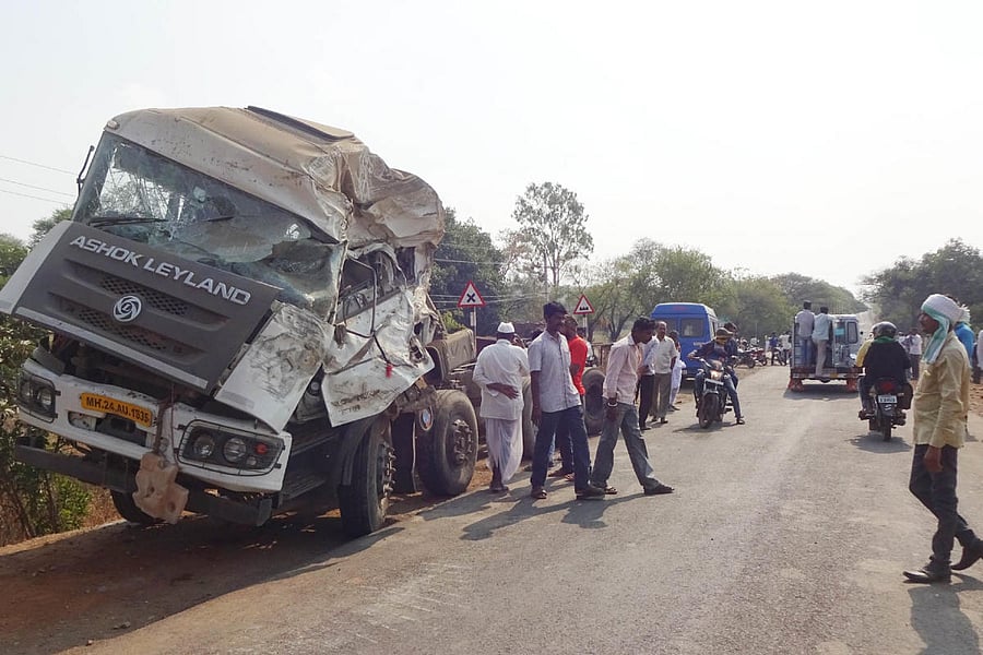 Container lorry that crashed into a roadside hotel near Boral in Aurad taluk, Bidar district, in the wee hours of Sunday. DH PHOTO