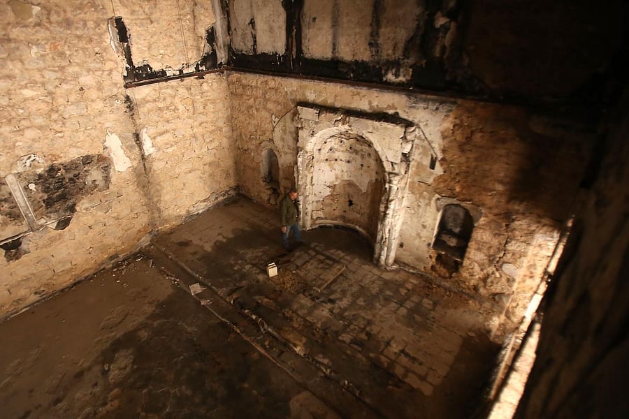 Retaken in the spring by forces loyal to President Bashar al-Assad during a brutal offensive to capture the Eastern Ghouta area, Arbin is everything but festive. Rubble from razed buildings spills out into deserted streets lined with burned-out cars. The town looks more apocalyptic than merry. (AFP Photo)