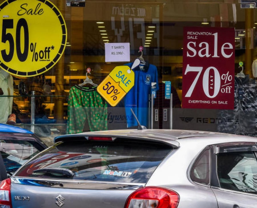 Many ongoing sales in the city have succeeded in attracting the city's crowd.