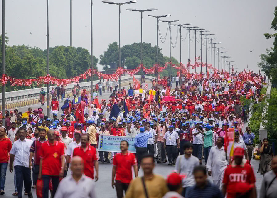 Workers and farmers of various unions raise slogans during 'Mazdoor Kisan Sangharsh Rally' at Parliament Street, in New Delhi on Wednesday. PTI