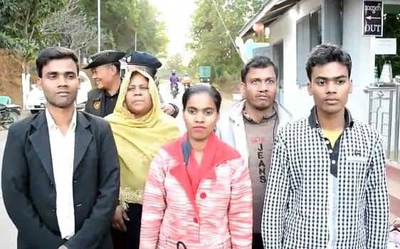 Five Rohingyas, who had illegally entered Assam in 2014 were repatriated through India-Myanmar border at Moreh in Manipur on Thursday. DH photo