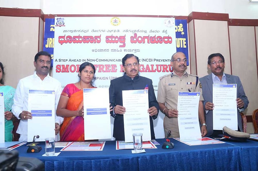 G Parameshwara, who also holds Bengaluru development minister portfolio launched smoke-free mobile applications.  DH Photo 