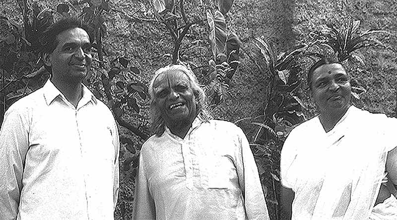Iyengar with his son Prashant and daughter Geeta. Photo Credit: Iyengarnyc.org