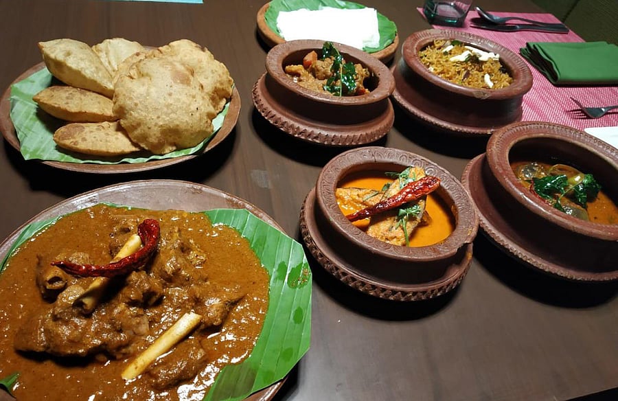 The main course at ‘Nook’ is served in earthen pots.