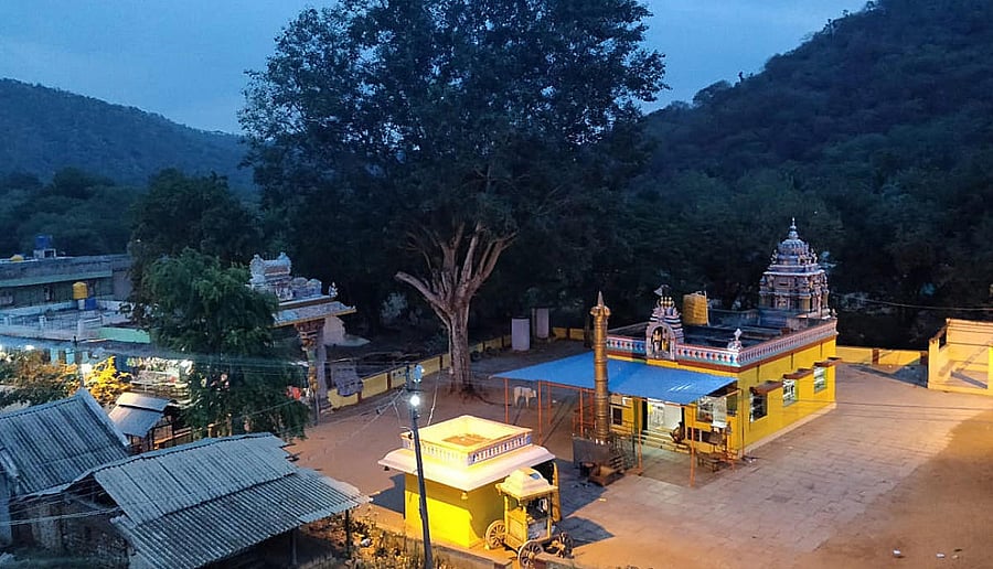 An overview of the Anjaneyaswamy temple at Muthathi. DH Photo/Ashwini Y S