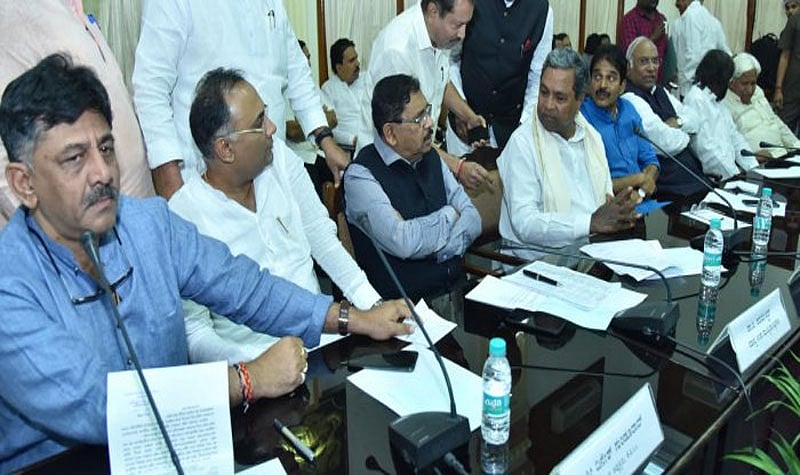 All 76 legislators who attended the Congress Legislature Party (CLP) meeting chaired by its leader Siddaramaiah were ferried in two buses from Vidhana Soudha. Of the 80 legislators, four did not show up — Ramesh Jarkiholi, B Nagendra, Mahesh Kumathalli and Umesh Jadhav. (DH Photo)