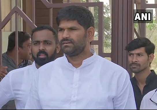 Congress’ Kampli legislator JN Ganesh apologized on Monday for a drunken brawl that left fellow party MLA Anand Singh injured. ANI photo