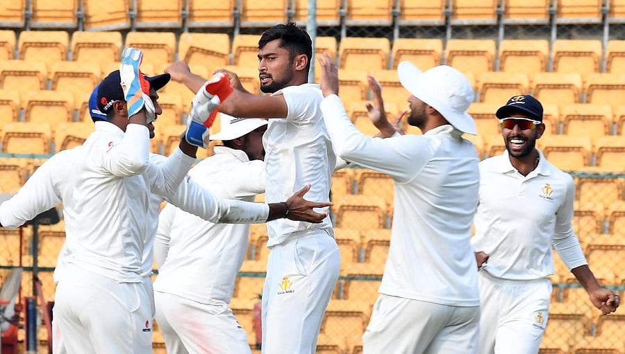 ON FIRE: Karnataka pacer Ronit More bagged his fourth five-wicket haul of the season on Friday at the Chinnaswamy. DH PHOTO/SRIKANTA SHARMA R 