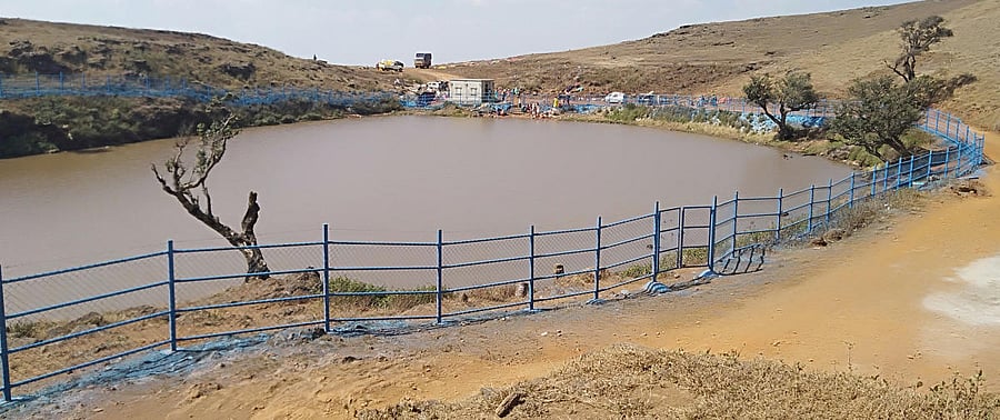 Chain link mesh installed around Galikere lake at Bababudangiri.