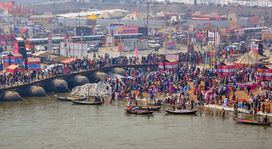 Devotees arrive at Sangam for the Mauni Amavasya bath during the Kumbh Mela 2019 in Prayagraj (Allahabad), Saturday, Feb 2, 2019. (PTI Photo)