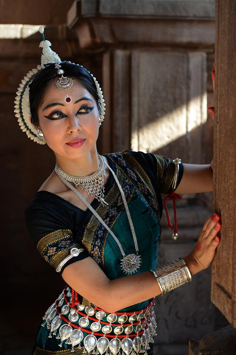 Here and there Japanese dancer Mio Ikeda.