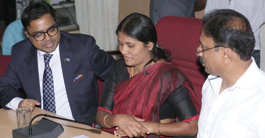 Mayor of Dhaka South City Corporation, Mohammad Sayeed Khokon, with the city mayor Gangambike Mallikarjun at the BBMP office on Monday.