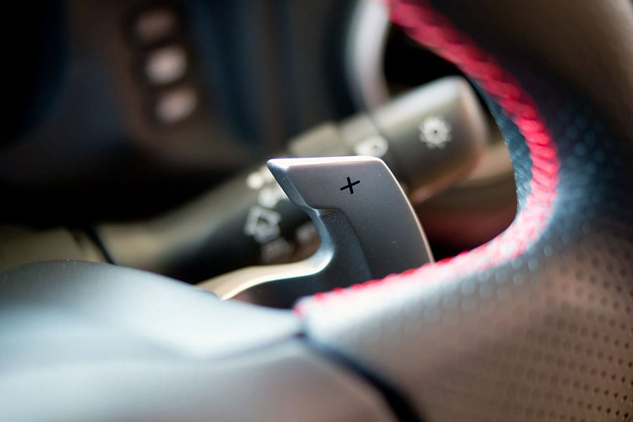 Paddle gear shifter. Picture credit: commons.wikimedia.org/ Cllackr