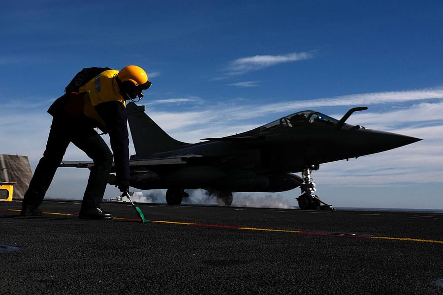 The explanations from the Defence Ministry follow a report published in Monday's edition of The Hindu in which it has been claimed that Narendra Modi government gave “major and unprecedented concessions” in the Rafale deal by dropping the anti-corruption clauses. The daily claims that the report is based on the documents that it has accessed exclusively. AFP File Photo.