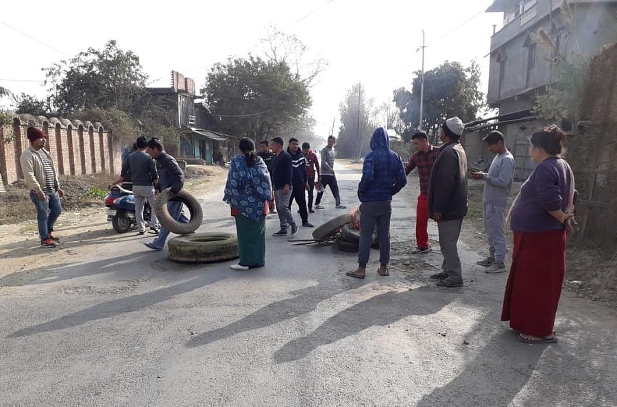 Protesters blocking a road near Imphal, Manipur on Tuesday. Photo/ Veewon Thokchom.