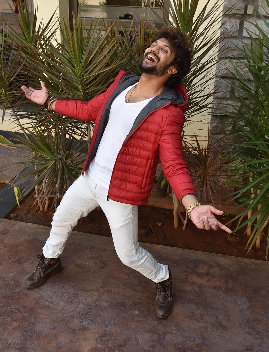 One of the ways to be confident is by 'using mouth freshner' says Bhuvann Ponannaa. DH Photos by SK Dinesh