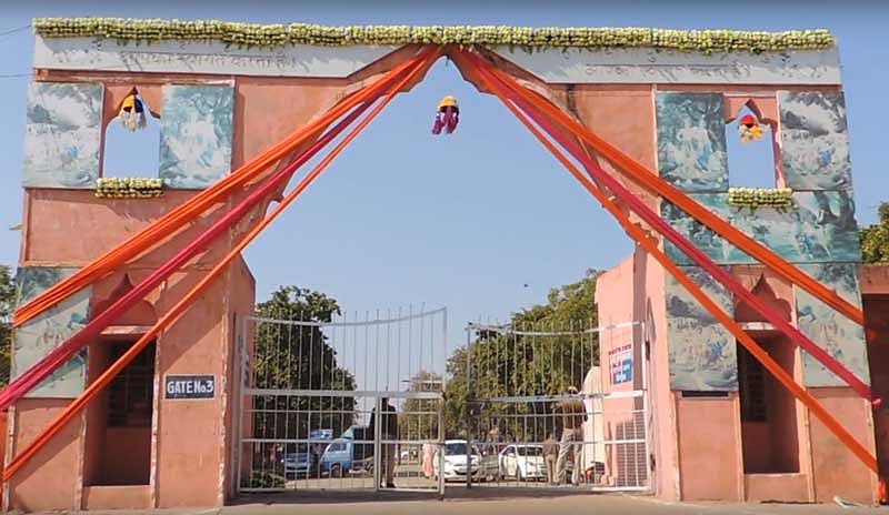 The operation and maintenance of the Hingonia cattle rehabilitation is done by the Akshay Patra Foundation.