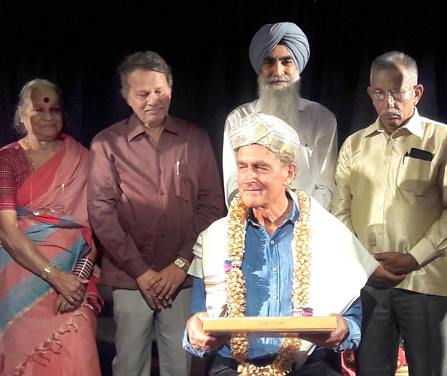 Kannada film 'Samskara' cinemotographer Tom Covan was felicitated in Bengaluru on Saturday. Film critic Vijaya, writer Baragur Ramachandrappa, former IAS officer Chiranjeevi Singh and thinker Pustakamane Hariharapriya look on. DH photo