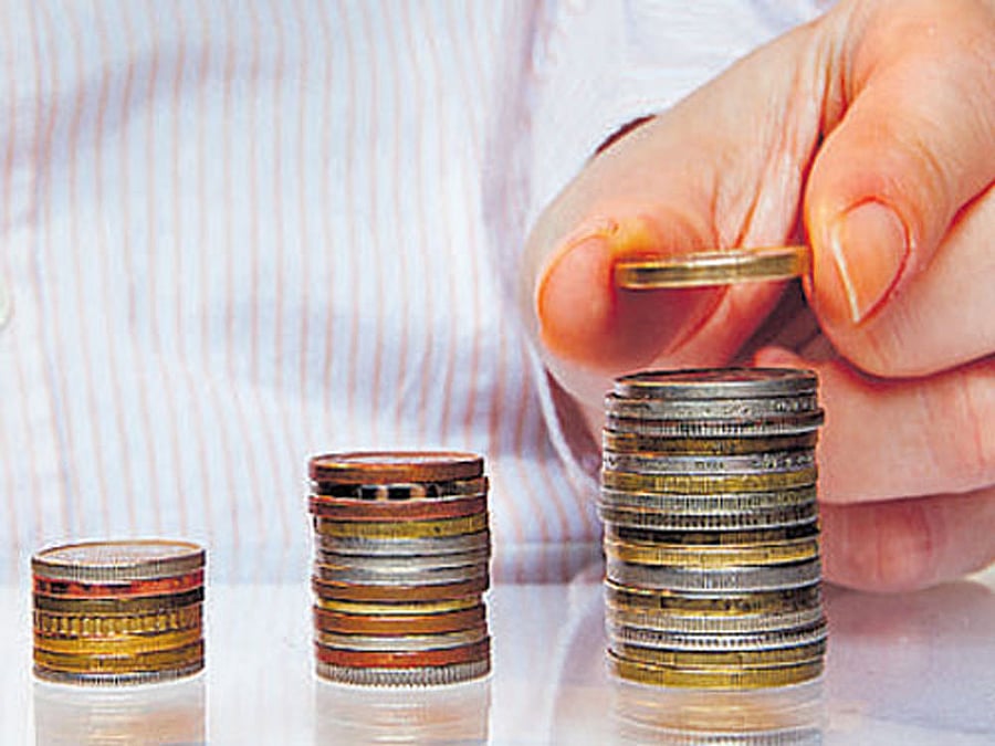 A government-appointed panel has recommended that the national minimum wage (NMW) be increased to Rs 375 per day across India from the existing Rs 176 or the states be categorised according to their socio-economic and labour market situation and the wage be provide in a range of Rs 342 to Rs 447. (Image for representation)