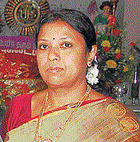 ALICE HEPSIBHA, Government official: "We have a BangaloreOne centre set up within our office premises which takes care of all our needs right from bill and tax payments to bus ticket bookings. The service here is both fast and efficient. Therefore, the need for me to visit websites for services and service related information has not come."
