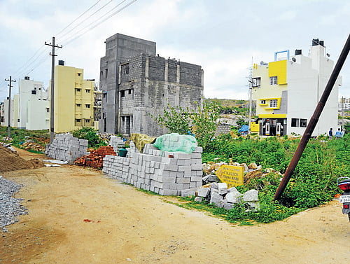 Houses have come up in the BDA layout formed on Venkatarayanakere at Gubbalala near Uttarahalli in the City. DH photo