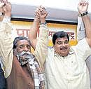 Jharkhand Mukti Morcha chief Shibu Soren meets BJP President Nitin Gadkari at the BJP office in Mumbai on Monday. PTI