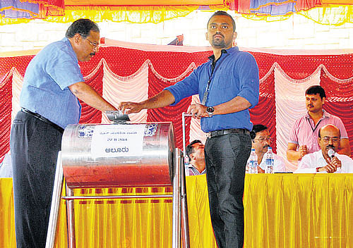 DRAW OF LOTS: Flats were allotted at the BDA head office on Thursday based on the number of attempts, age and financial status of the applicants. DH Photo