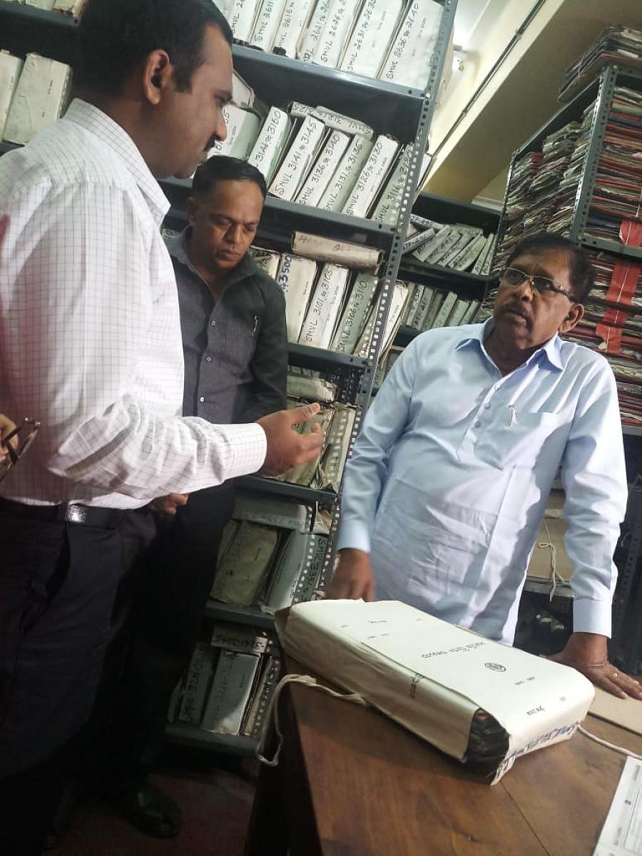 The squalid record room at the Bangalore Development Authority's (BDA) head office left Deputy Chief Minister G Parameshwara appalled on Saturday.