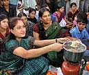 Cook-and-eat agitation in Hyderabad for Telangana state