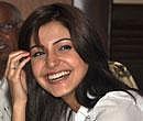 Actress Anushka Sharma stopped at Mumbai airport by Customs