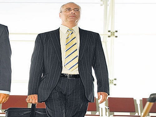 Navi Mumbai airport vets four global bidders