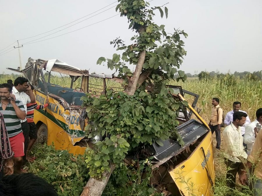 1 student killed, 3 injured in schoolvan-KSRTC bus collision