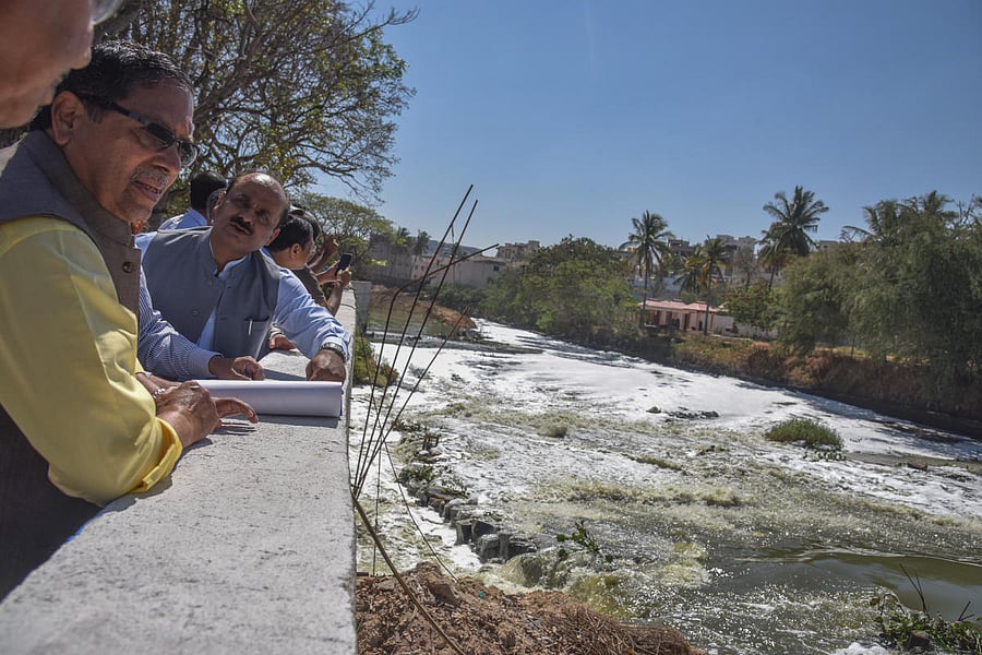 Justice Santosh Hegde, former Lokayukta and National Green Tribunal Commission recommended Monitoring Committee head, looking development work at Bellandur Kodi, in Bengaluru on Friday.Photo by S K Dinesh