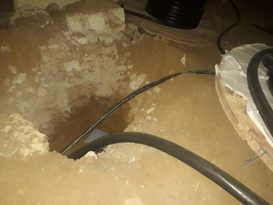 Timely presence of mind and common sense of a electrician has saved the lives of many residents in Muneshwara Block at Naganathapura near Parappana Agrahara on Tuesday evening. The BESCOM contractor had damaged the GAIL’s LPG pipeline and nearly four house damaged and four children injured after it exploded.