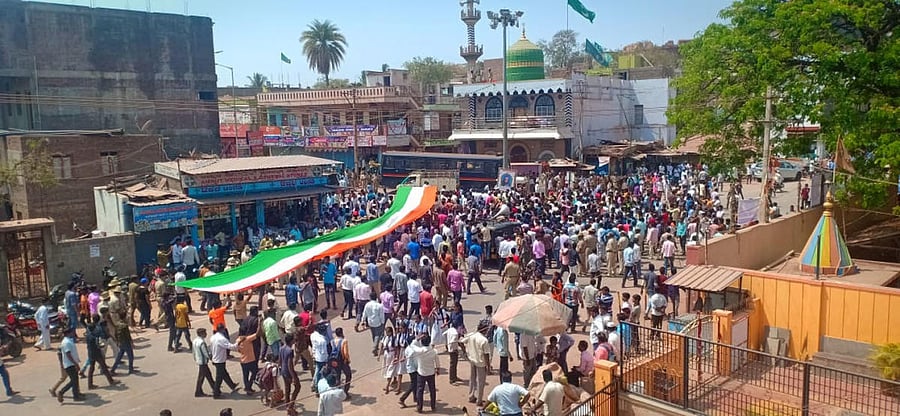 A protest rally was taken out in Ramdurg town, Belagavi district, demanding action against those who posted pro-Pakistan posts on social media. dh photo