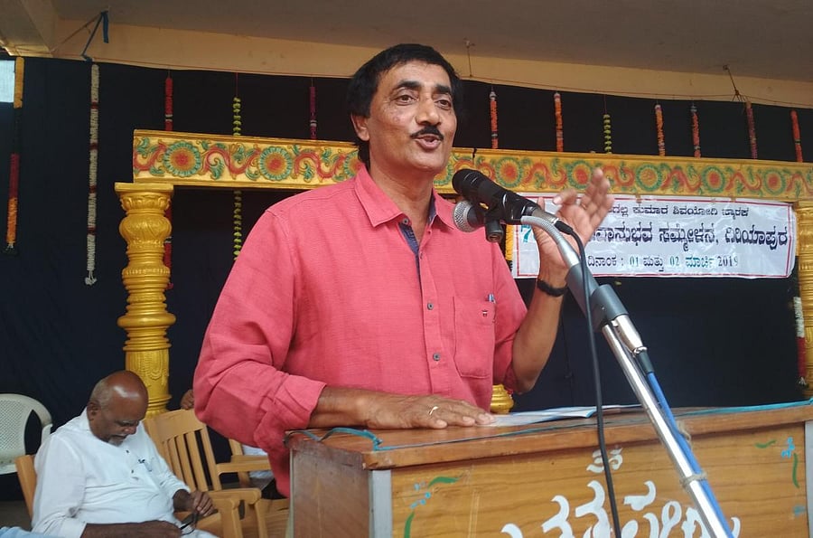 Rainwater harvesting expert N J Devaraja Reddy speaks at a seminar on ‘Water Harvesting, Groundwater Preservation and Uses’ at the 70th Shivanubhava Sammelana organised by Shivadhwaita Tatwa Prachara Kendra in Giriyapura in Birur.