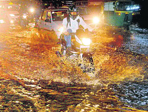 Sudden downpour on Thursday evening hadmotorists in trouble in and around Brigade Road.DH PHOTOS
