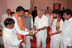 BJP District President M K Pranesh submitting a memorandum to Chief Minister B S Yeddyurappa seeking compensation to farmers following damage to crops due to untimely rains, in Sringeri on Sunday. DH Photo