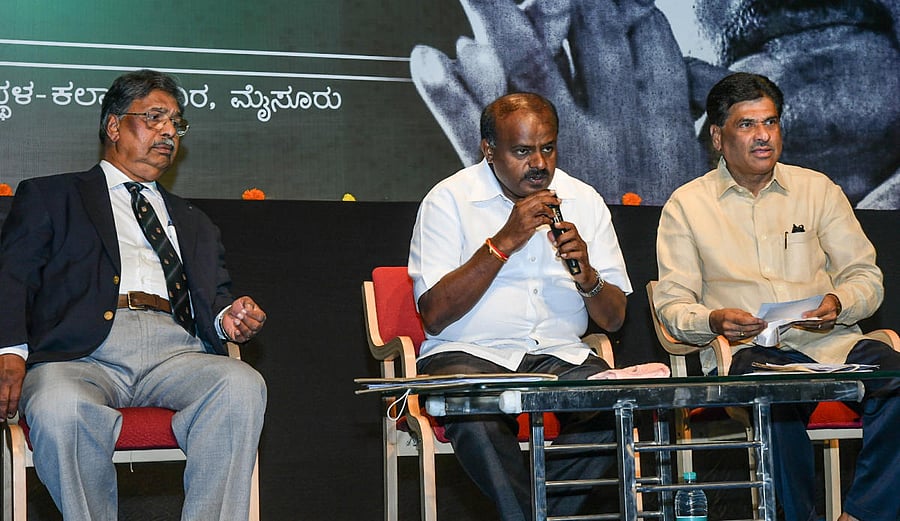 JD(S) state president H D Kumaraswamy addresses the participants during the 'Intellectuals Conclave', organised by the JD(S), at Kalamandira in Mysuru on Monday. Retired vice chancellors S N Hegde and K S Rangappa are seen.