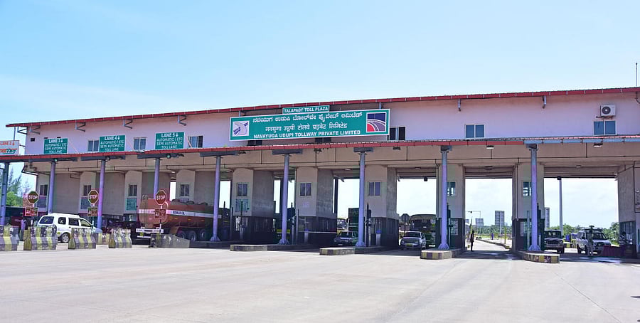 Vehicles use the entire tolled road but avoid paying for it by taking a U-turn right in front of the toll plaza