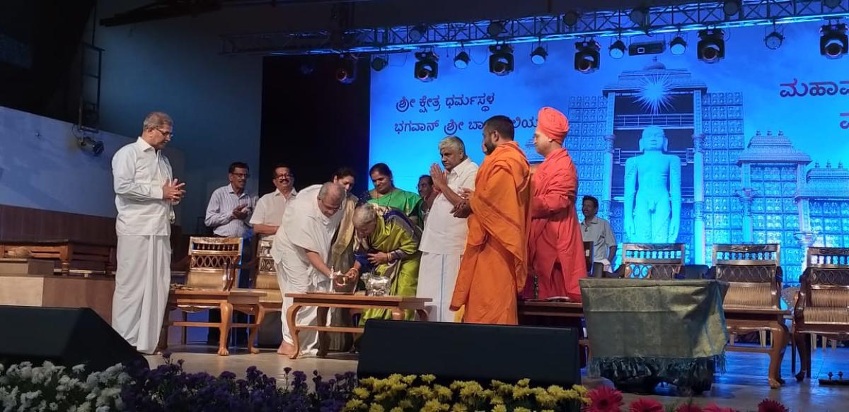 Former Prime Minister H D Deve Gowda's wife Chennamma Deve Gowda lights the lamp to mark the inauguration of Santha Sammelana held as a part of Mahamastakabhisheka, at Dharmasthala on Friday.