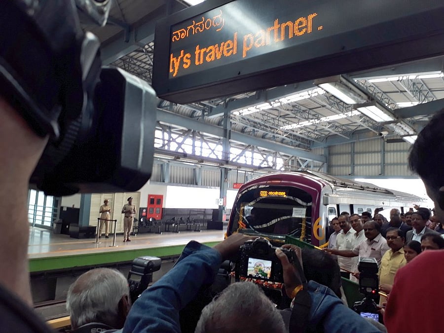 CM H D Kumaraswamy flagging off the six-car train on the green line.