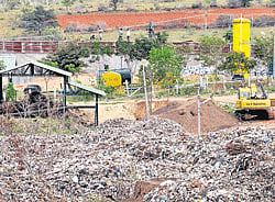 garbage woes: A landfill at Gundlahalli near  Doddabelvangala on the outskirts of the City. DH Photos