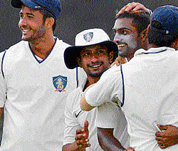 WELL DONE, MATE: Karnataka's Abhimanyu Mithun (secon d from right) celebrates with team-mates after dismissing Vidarbha's Amol Ubarhande during their Ranji Trophy match in Mysore on Tuesday. DH PHOTO/ PRASHANTH H G