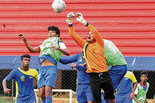 keen tussle ADE goalkeeper Mark Mascarenhas (right) thwarts Bengaluru FC's Rushi Anto during their BDFA Super Division league clash on Thursday. dh photo
