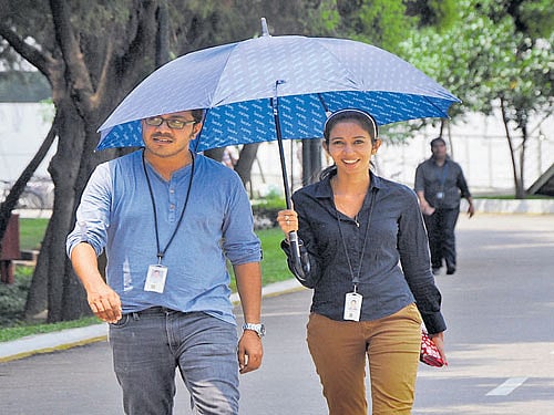 People are finding it difficult to beat the heat in the once 'air-conditioned' city. dh photo