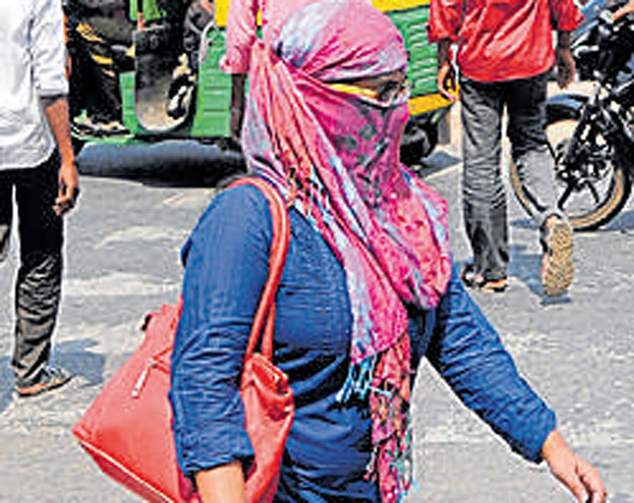 The unusually high temperature is marked by lack of winds and a clear sky, says the Met department.