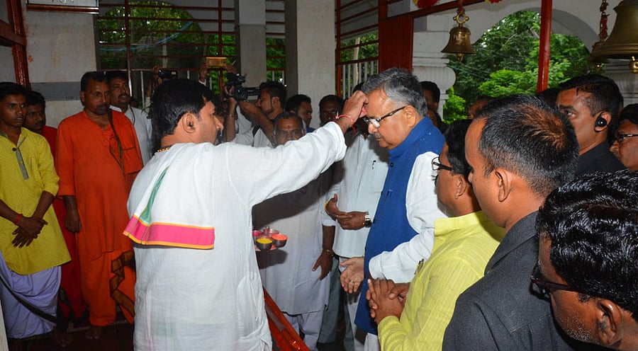 Chhattisgarh Chief Minister Raman Singh at Chandi temple, Bagbahara, in Mahasamund district.