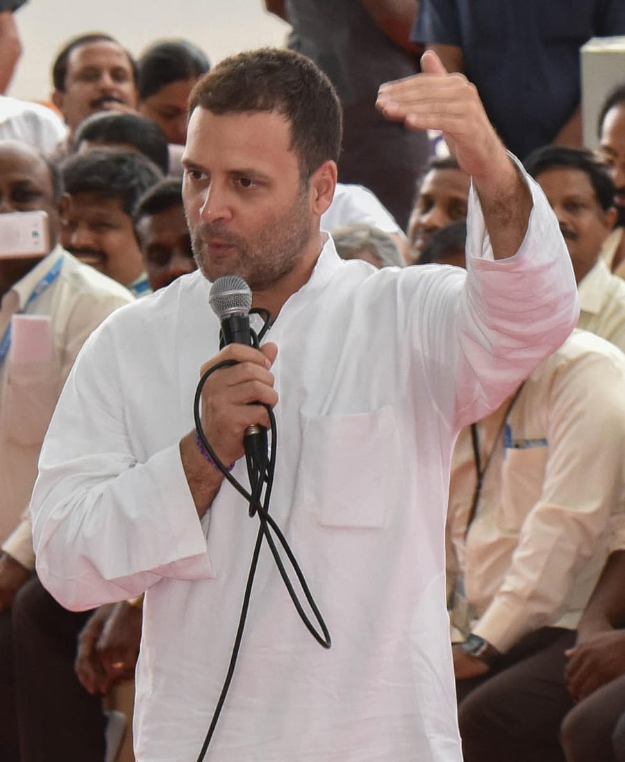Congress president Rahul Gandhi speaks to HAL staff at Minsk Square in Bengaluru on Saturday. DH PHOTO/MANJUNATH M S